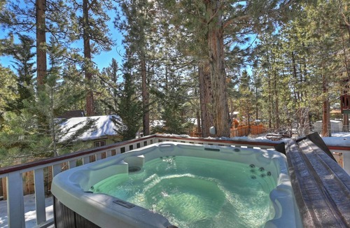 Whispering Forest Cabin | La Casa Bella by Destination Big Bear : Pool Table! Pinball! Hot Tub! Propane BBQ! Log Furnishings! WiFi!