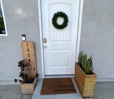 Whittier House | La Casita de Whittier, Private Unit w/patio area, Disney, Biola, Knotts