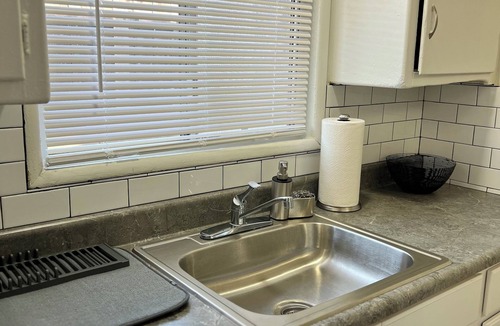 Pacific - Edison House | LA Chic 1BR in Glendale Near Hollywood and Downtown LA