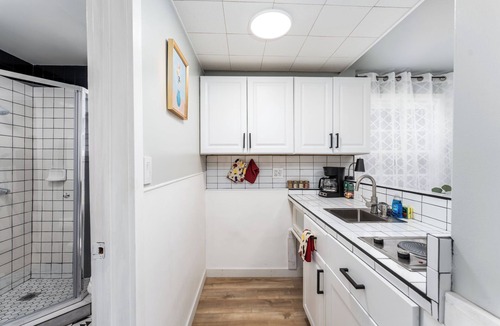 Elysian Heights Apartment | LA Chic Studio: Echo Park Haven