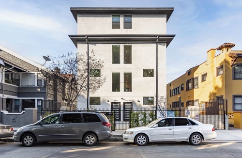 Pico-Union House | LA Cityscapes views w/Rooftop, New construction and Fresh Stylish Furnishings.