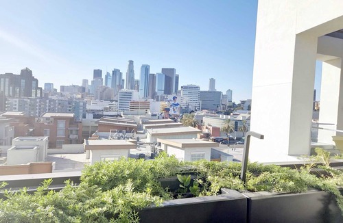 Little Tokyo House | LA Escape Cozy 2BR King in DTLA's Little Tokyo District