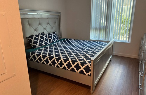 Little Tokyo Hotel | LA Escape: Stylish 2BR King Suite in Vibrant Little Tokyo
