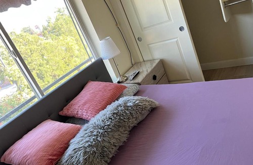 Rosemead House | LA guest room with private bathroom free parking
