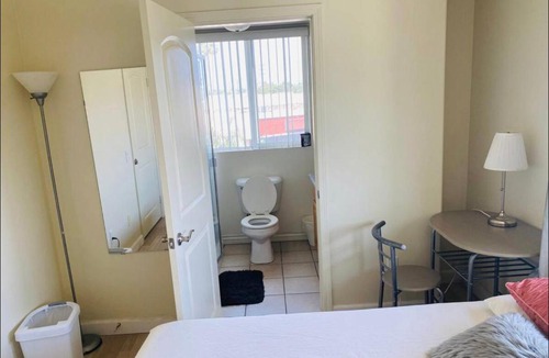 Rosemead House | LA guest room with private bathroom free parking