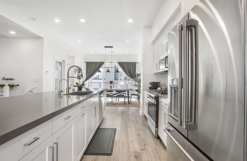 Central San Pedro House | LA Harbor View + Free Tesla Charger + Rooftop Deck