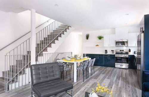 Historic Filipinotown House | LA Insta-LuxeTownhome! Best Area+Free Parking