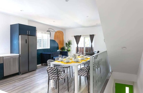 Historic Filipinotown House | LA Insta-LuxeTownhome! Best Area+Free Parking