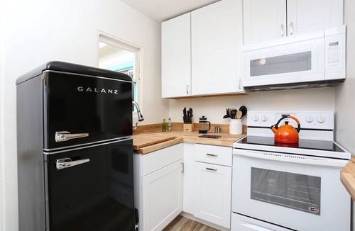 Village of La Jolla House | La Jolla Beach Bungalow in La Jolla - with KING bed!