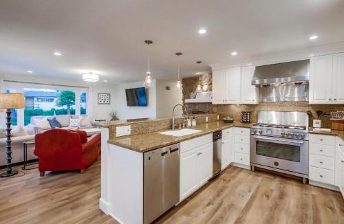 La Jolla Mesa House | La Jolla Beach Dream - Ocean Views, Spa & Garage