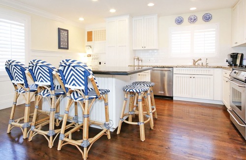 Beach Barber Tract House | La Jolla Beach Home: Sauna, Cold Plunge, Jacuzzi. 3 mins walk to Windansea Beach