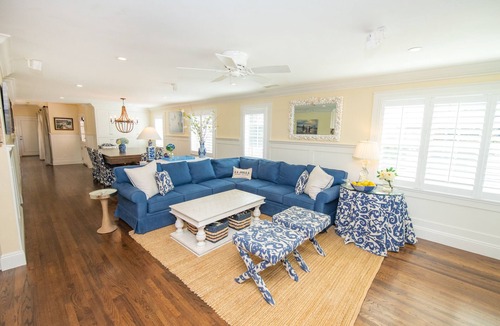 Beach Barber Tract House | La Jolla Beach Home: Sauna, Cold Plunge, Jacuzzi. 3 mins walk to Windansea Beach