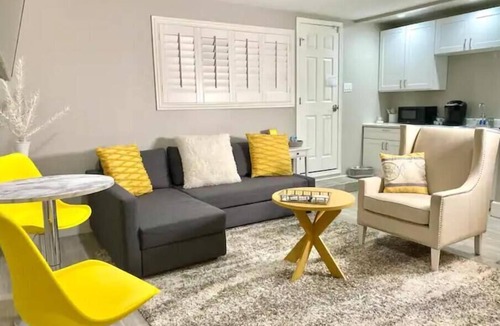West Athens House | LA Modern Guesthouse/Near LAX/SoFi/Free Parkingnn