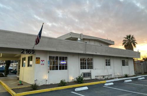 Los Banos Hotel | La Plaza Inn