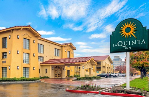 Downtown Hotel | La Quinta Inn by Wyndham Fresno Yosemite