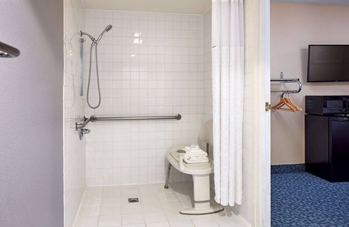 Newbury Park Hotel | La Quinta Inn & Suites by Wyndham Thousand Oaks-Newbury Park