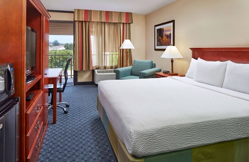 Newbury Park Hotel | La Quinta Inn & Suites by Wyndham Thousand Oaks-Newbury Park