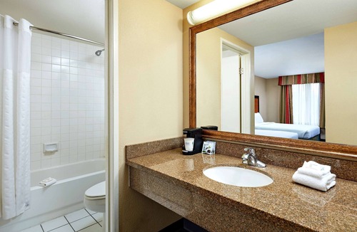Newbury Park Hotel | La Quinta Inn & Suites by Wyndham Thousand Oaks-Newbury Park