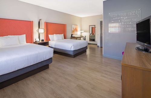 Santa Ana Hotel | La Quinta Inn & Suites by Wyndham Orange County Airport