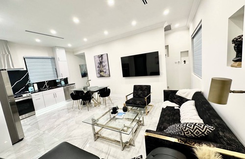 Mission Hills House | 🩵LA’s Artistic Luxury🩵