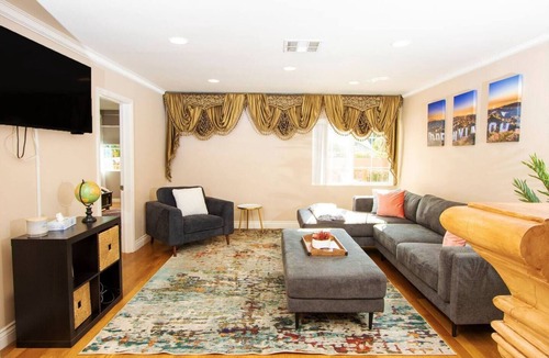 Van Nuys House | LA Serenity Retreat