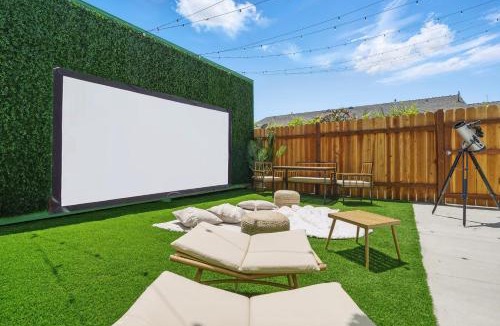 Hawthorne Apartment | La Tierra House 15 Min to Beach Movie Lounge