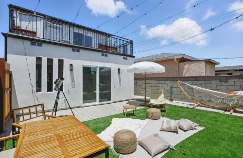 Hawthorne Apartment | La Tierra House 15 Min to Beach Movie Lounge