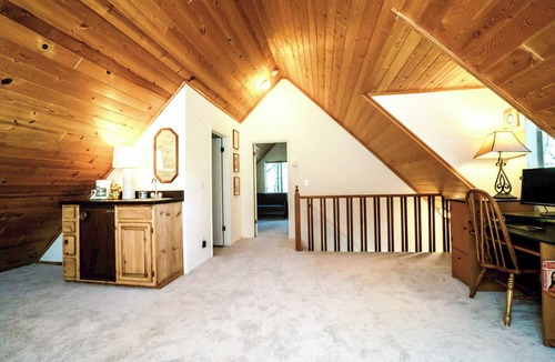 Blue Jay House | Lake Arrowhead Cabin – Tranquil Rockhouse in the Trees