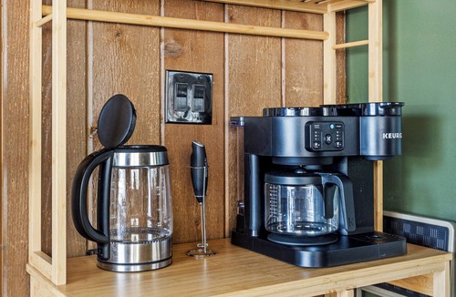 Twin Peaks Cabin | Lake Arrowhead Cabin - Hot Tub Game Room AC Fire Pit Pet Friendly