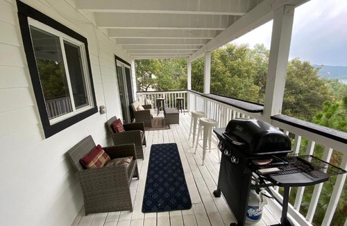 Lake Arrowhead Apartment | Lake Arrowhead Lakeview Cozy Cottage