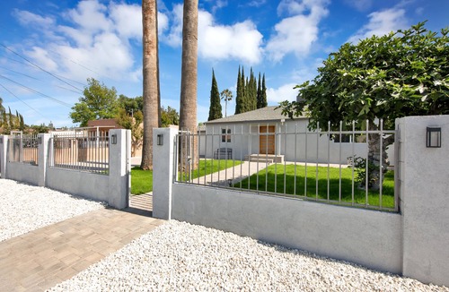 Lake Balboa House | Lake Balboa Gated Pool House Oasis