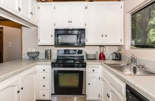 Cedar Glen House | Lake cabin w/big pines close to lake and village
