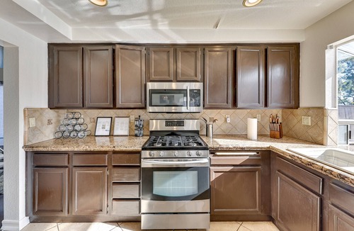 Lake Elsinore House | Lake Elsinore Home w/Pool - 44 Mi to Disneyland!