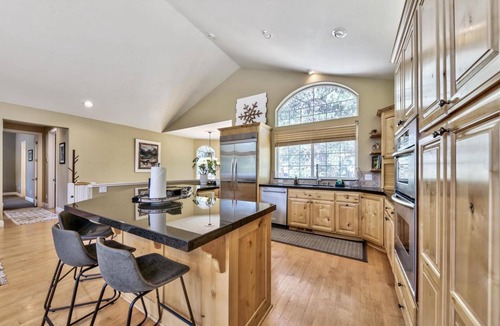Tahoe Paradise Cabin | Lake Tahoe Ski Base Camp: National Forest Land, Hot Tub, Pool Table, Pet Friendly