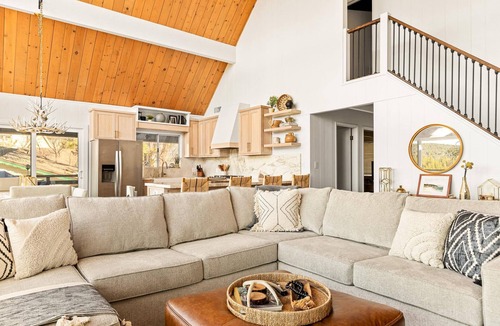 Lake Arrowhead Cabin | Lake Views Remodeled Game Room Fire Pit Studio