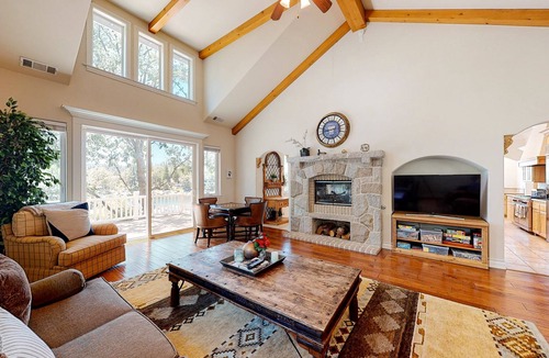 Lake Arrowhead House | Lakefront house & guesthouse with billiards room & chef's kitchen - dog-friendly