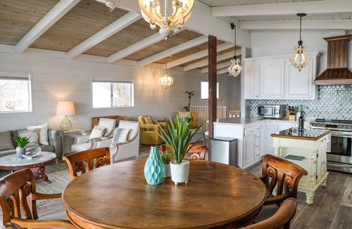 Lakeport House | Lakefront | King Bed | Private dock |SUPs & Kayaks