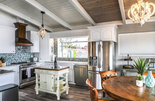 Lakeport House | Lakefront | King Bed | Private dock |SUPs & Kayaks