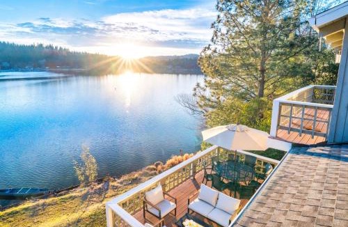Groveland Villa | Lakefront Villa with 180 degree view private dock and boats