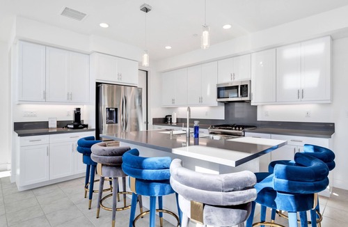 Indio Villa | Lakefront with private Pool 4 master