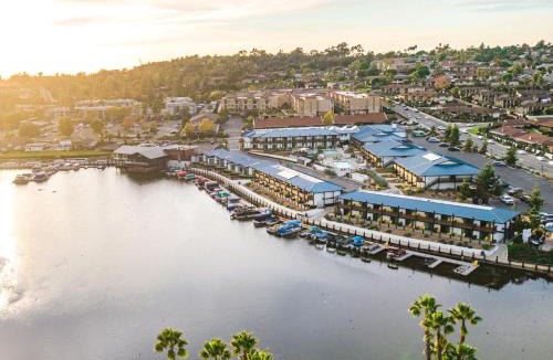 Lake San Marcos Hotel | Lakehouse Resort