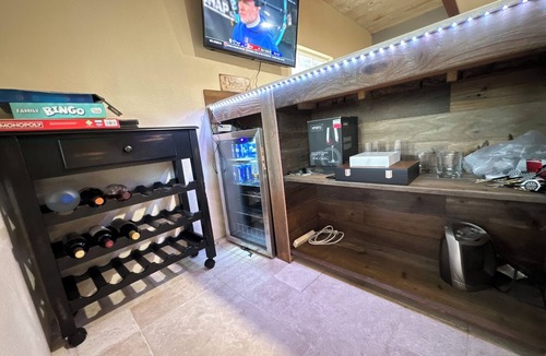 Altaville Cabin | LakeMont Pines Cozy 3-bedroom cabin in Arnold with AC, WiFi, Pool Table and More