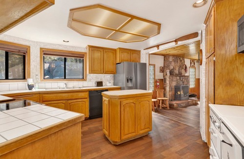 Big Bear Lake Cabin | Lakeshore Cabin at Big Bear Lake | Hot Tub | Pool Table | Boat Dock