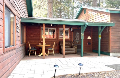 Peninsula Village Cabin | Lakeside Cabin, Cozy Family Pet-Friendly, Beautiful Views, Free Dock & Boat Slip