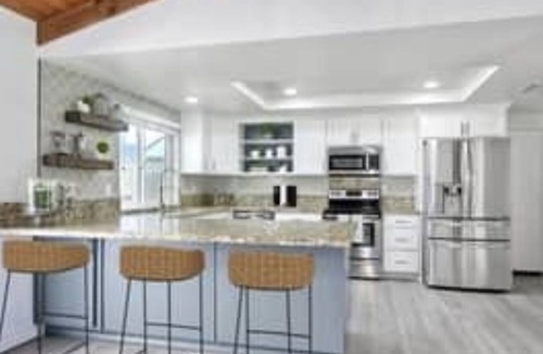 Canyon Lake House | Lakeside retreat with jacuzzi