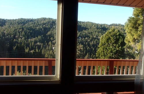 Crestline House | LAKEVIEW CABIN! AIRCONDITIONED! AMPLE PARKING !