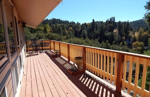 Crestline House | LAKEVIEW CABIN! AIRCONDITIONED! AMPLE PARKING !