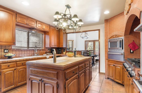 Boulder Bay Cabin | Lakeview Cabin w/Game Room & Deck Near Ski Slopes | Sleeps 20 | Waterview