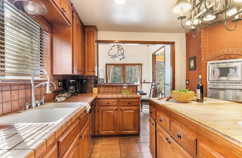 Boulder Bay Cabin | Lakeview Cabin w/Game Room & Deck Near Ski Slopes | Sleeps 20 | Waterview