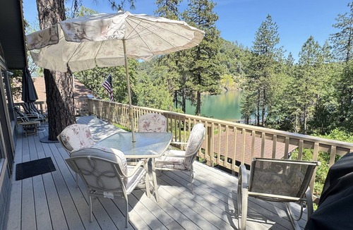 Lakehead House | Lakeview, Pool Table, Hot Tub, Marina, Sleeps 10 - Shasta Lakeshore Retreat #15